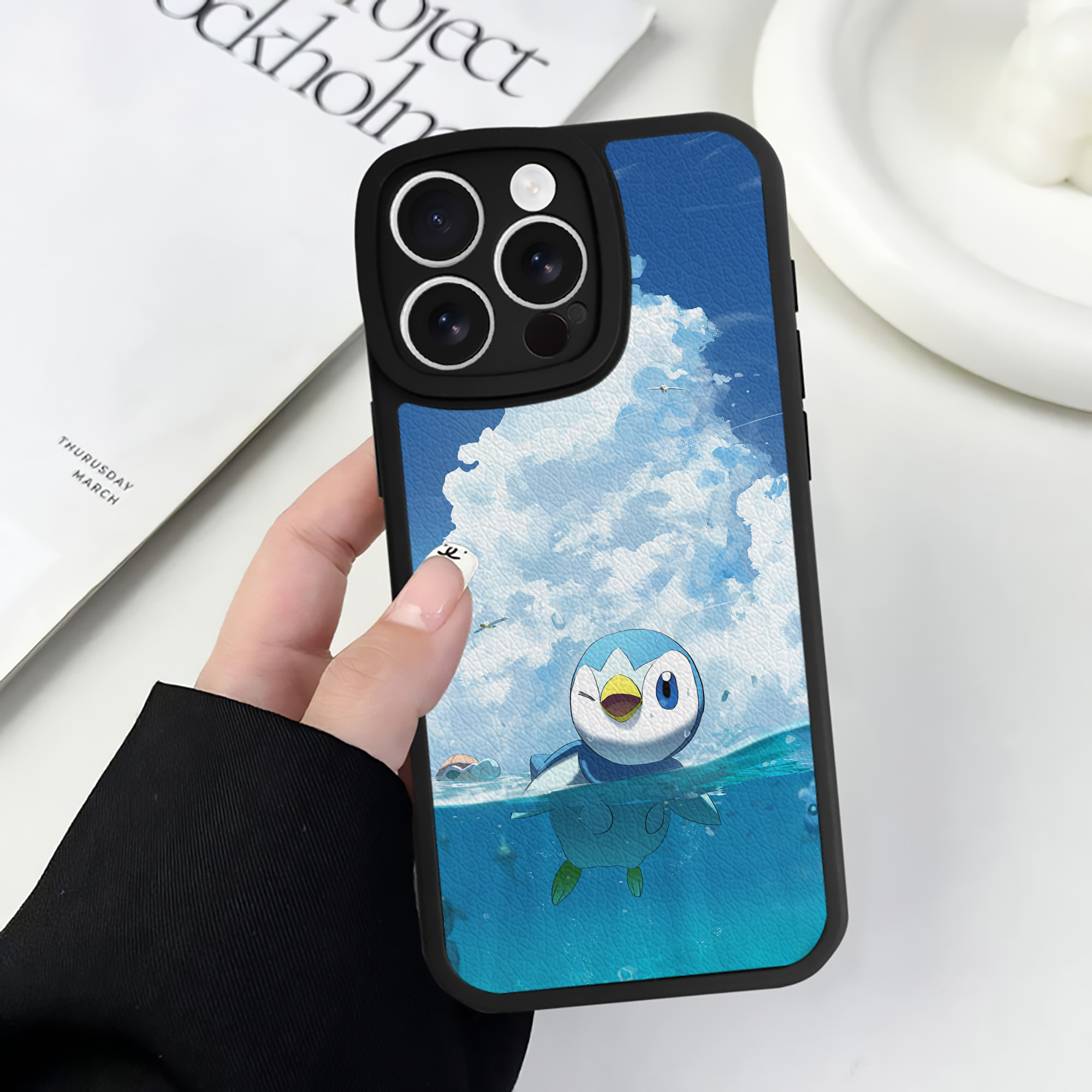 （画像用） ポケットモンスター Pokémon 【iPhone 16シリーズ対応】シリコンスマホケース（レザー調） 材質：シリコン